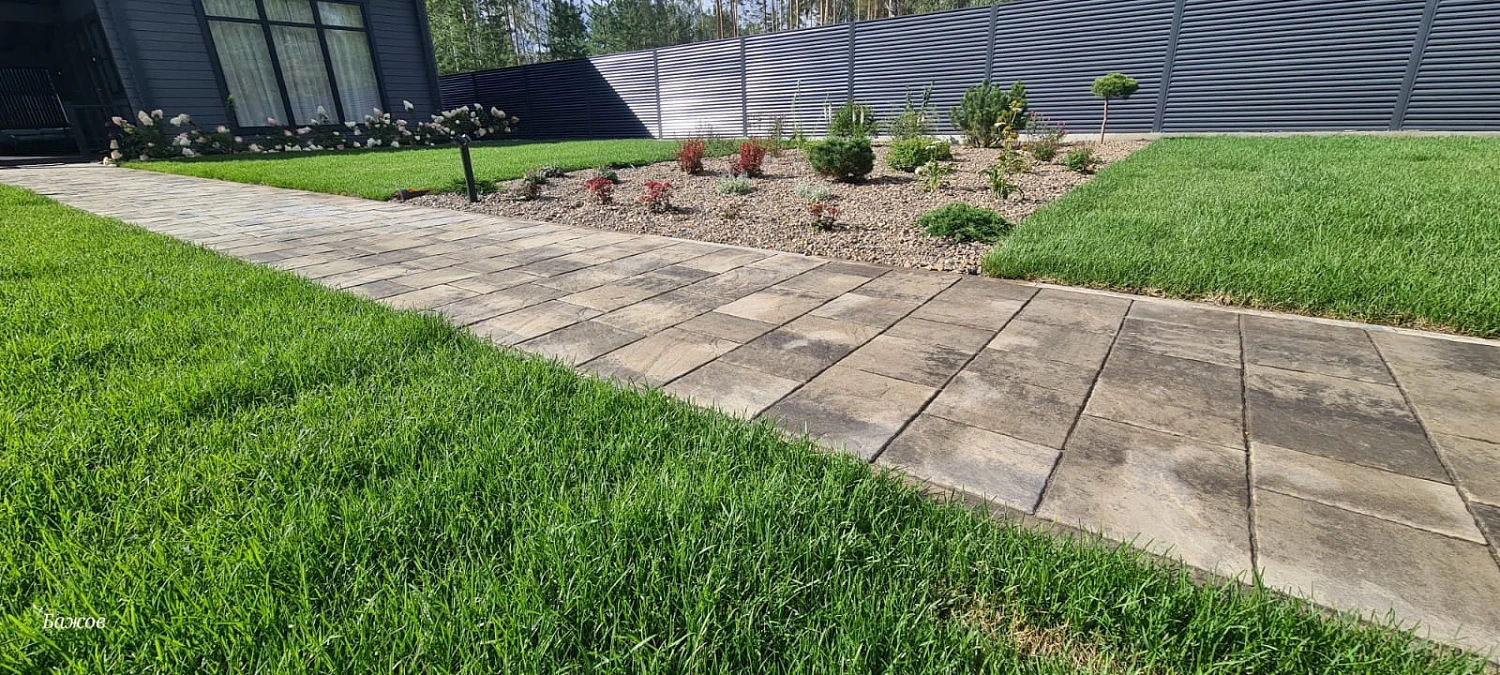 Плитка Литос в цвете Шунгит в частном доме КП Заповедник