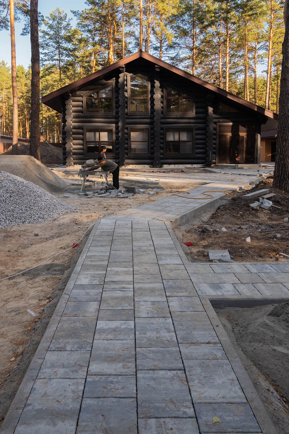 Благоустройство частного дома, плитка Литос, цвет Габбро Благоустройство частного дома, плитка Литос, цвет Габбро